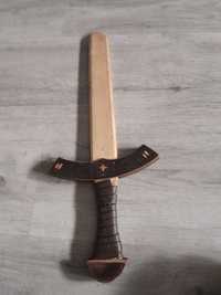 Drewniany mieczyk z Biskupina