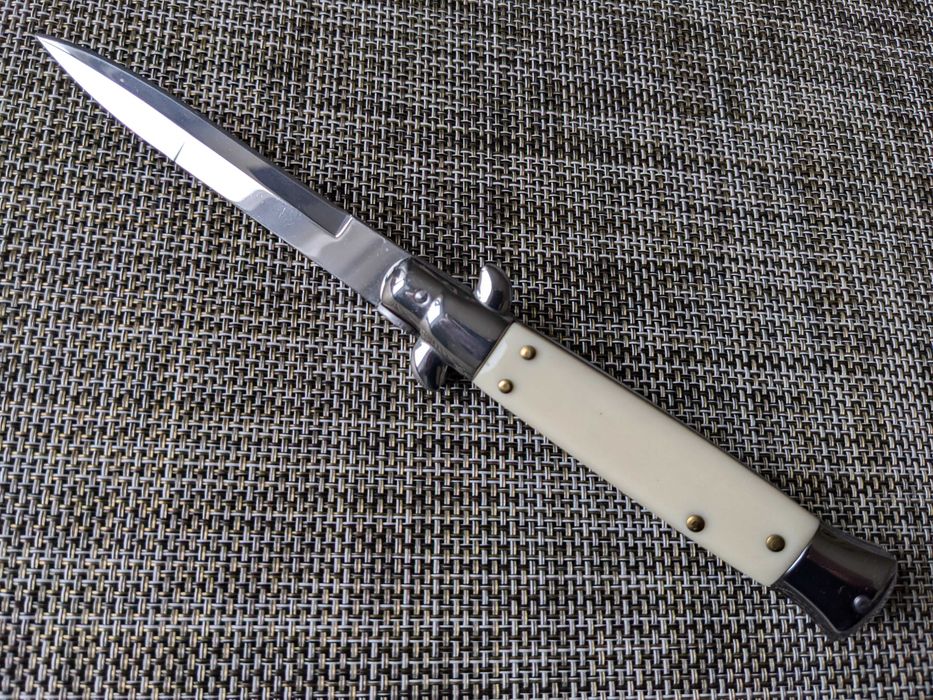 Ніж викидний. стилет. автоматичний викидний ніж. нож выкидной