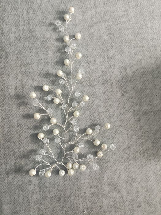 Прикраса на волосся. Відповідаю тільки на дзвінки.