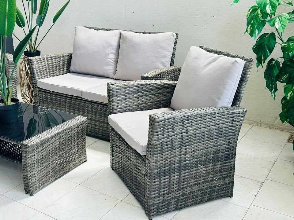 oferecer novos sofás e mesa de jardim envio grátis