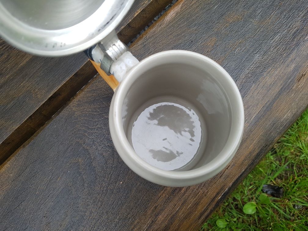Kufel ceramiczny firmy Gerz. Unikat z metalową pokrywką