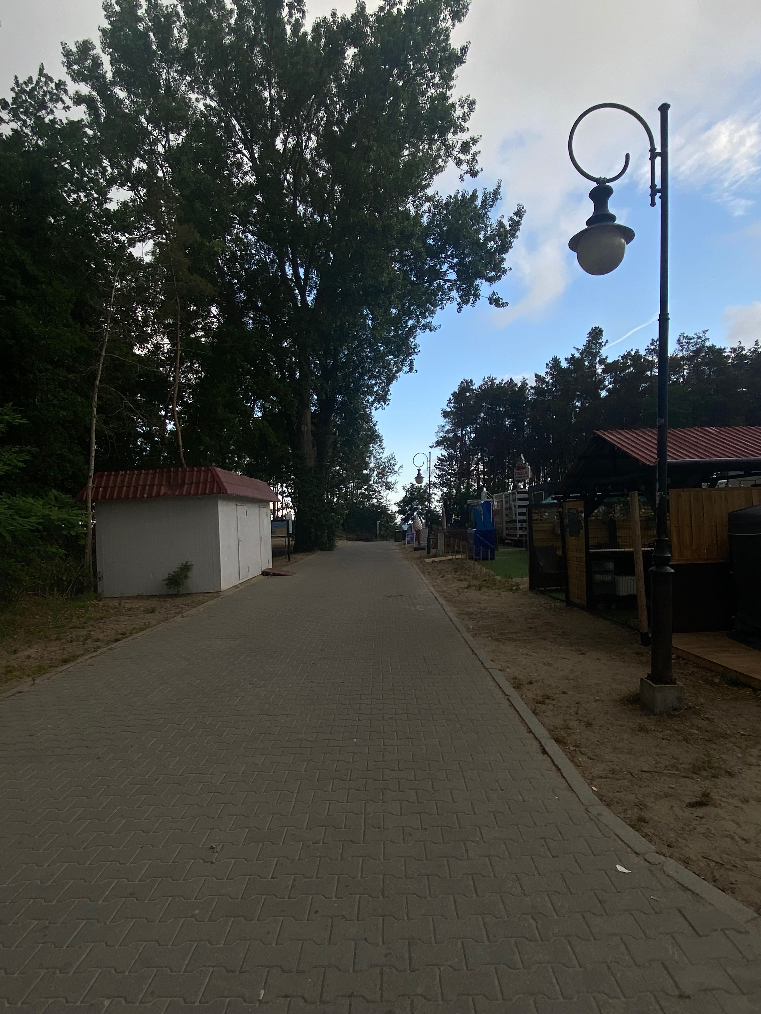 Wynajem działki pod działalność (food truck/przyczepa gastronomiczna)