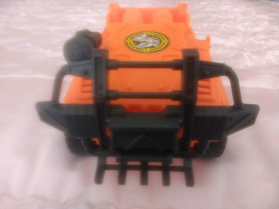 Carro para crianças, e outros brinquedos diversos, ler anúncio.