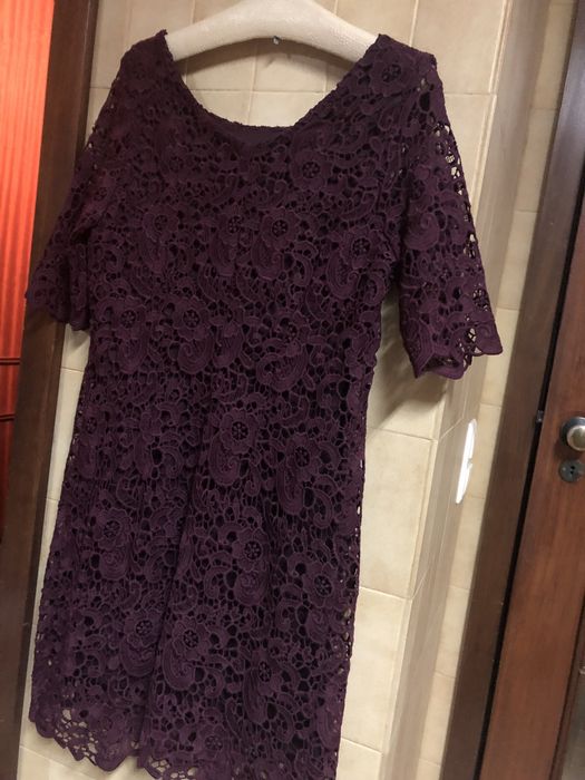 Vestido de renda bordeaux