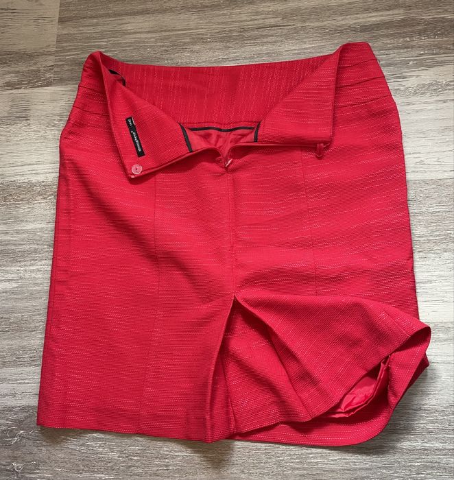 Saia vermelha com relevos (Atmosphere, tamanho 42)