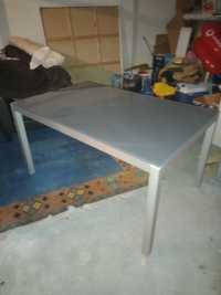 Mesa de cozinha em alumínio