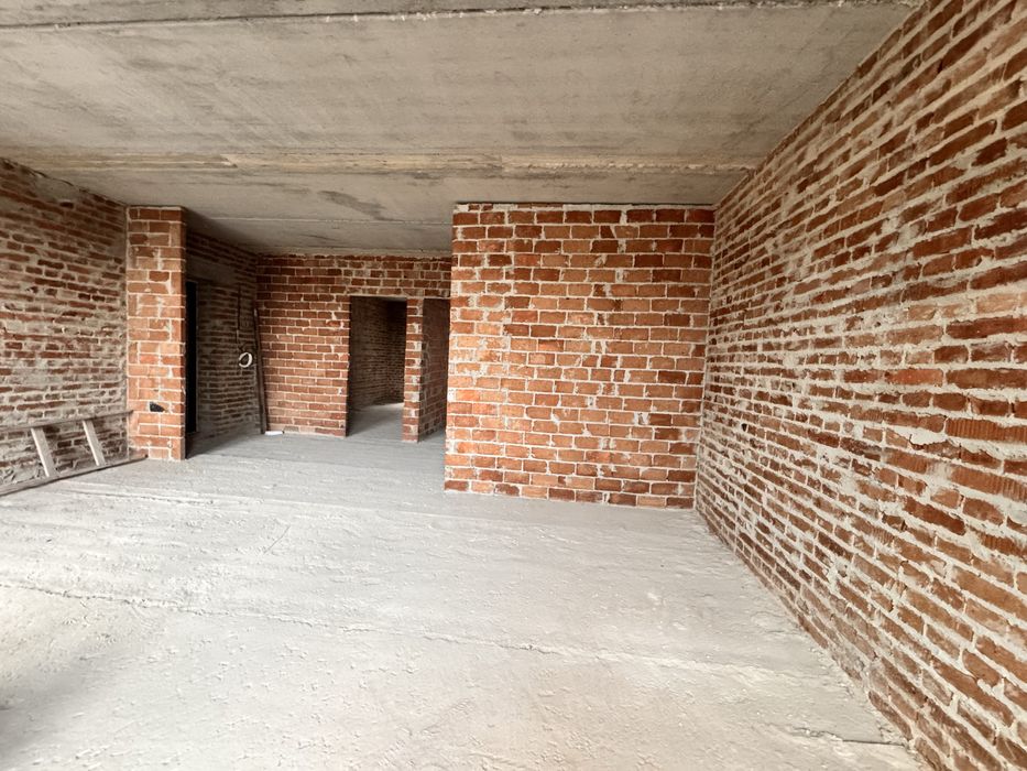 Продаж 3 кім.сирої квартири