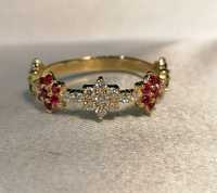 Золотое кольцо с натуральными сапфирами, рубинами, изумрудами, и брилл