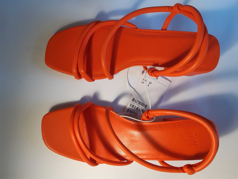 Босоніжки на зручному підборі з тонкими перемичками від h&m