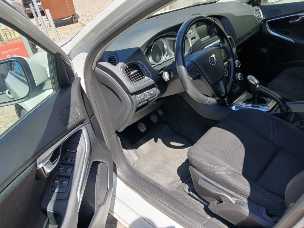 Volvo V40 D2 em ótimo estado