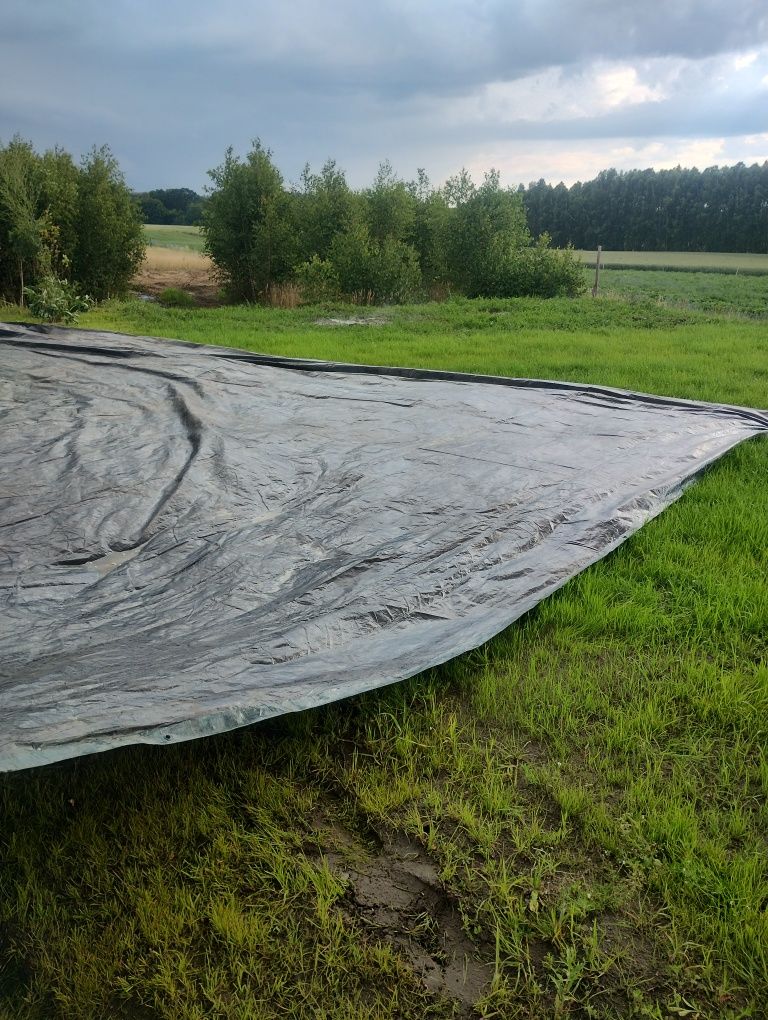Plandeka 10 na 15 metra bardzo mocna z oczkami wzmacnianymi