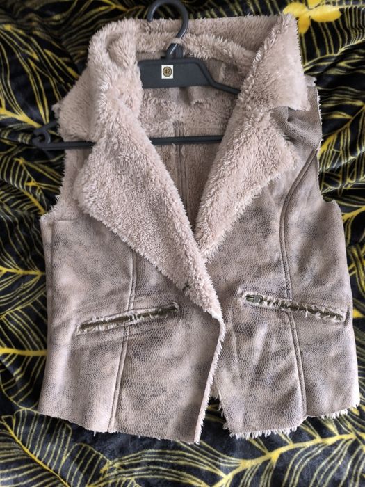 Kamizelka połyskujaca z ociepleniem