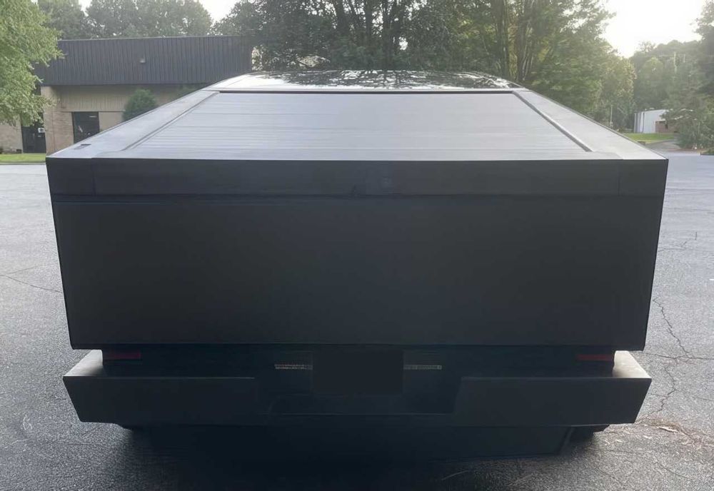 Tesla Cybertruck      2024