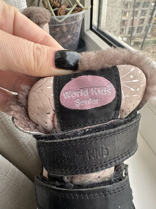 Зимове взуття для дівчинки