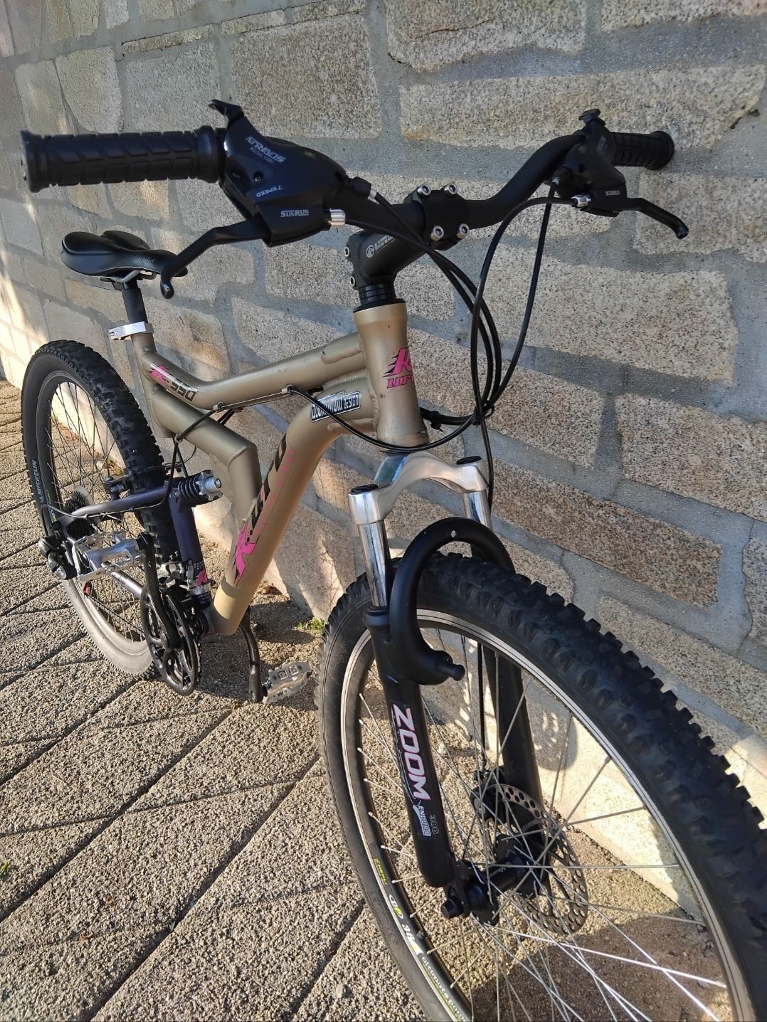 Bicicleta suspensão total