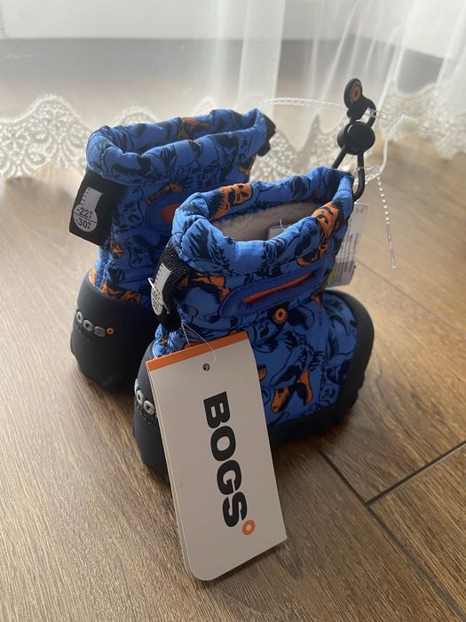 Черевики чобітки чоботи bogs