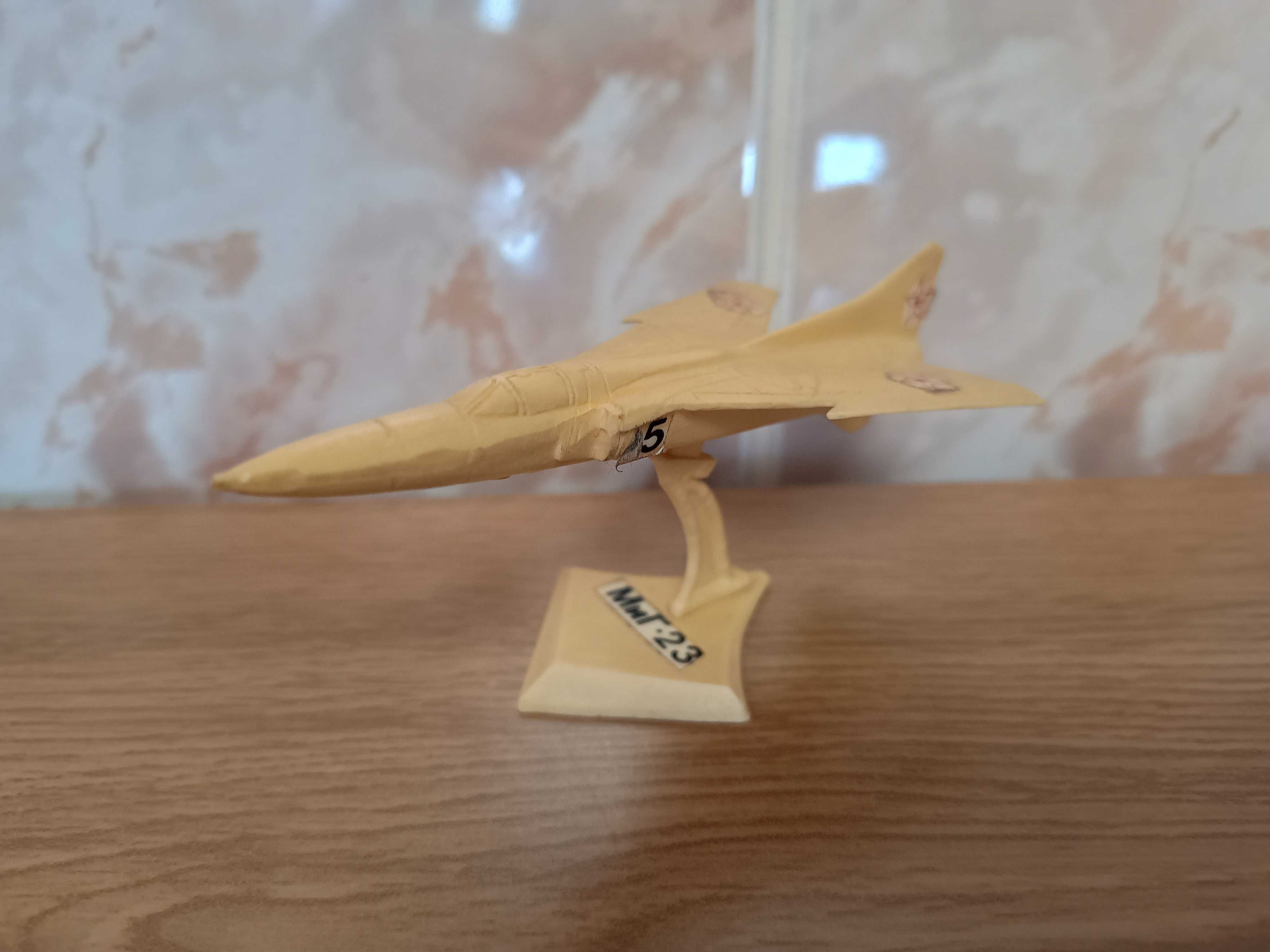 Mig-23 model plastikowy z lap 90-tych