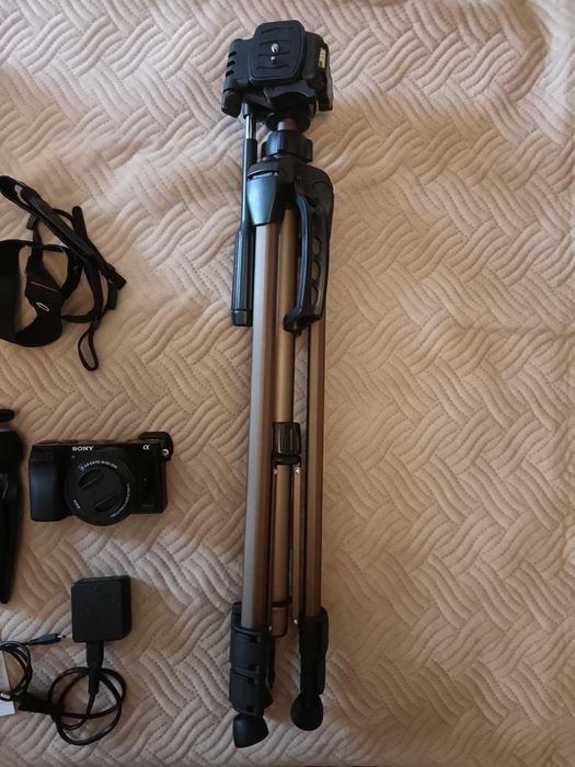 Sony a6000 Como Nova + Acessórios