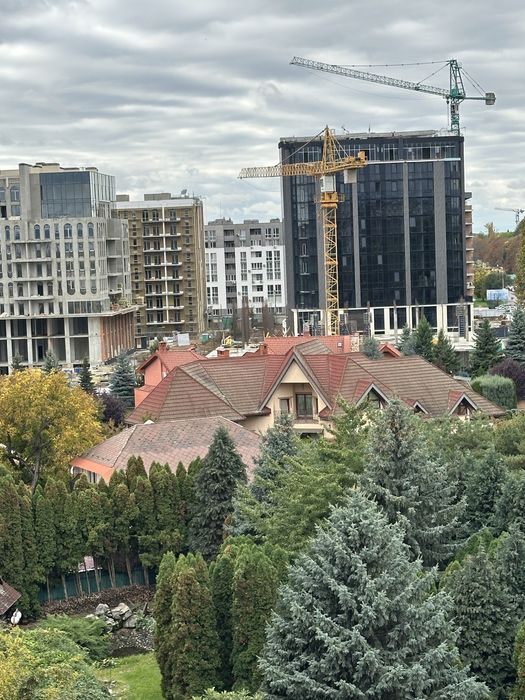 Продаж 1к квартири з видом на парк