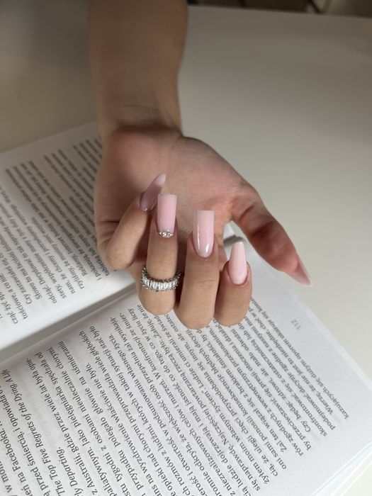 Paznokcie hybrydowe/ przedłużane