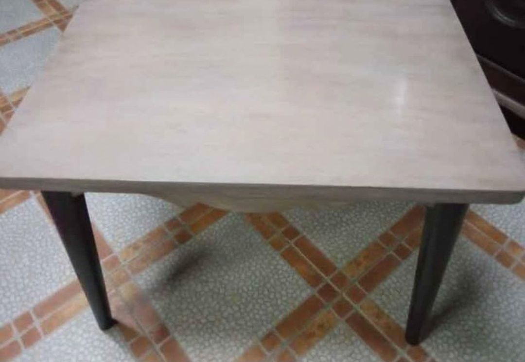 Vendo Mesa de Madeira Pintada
