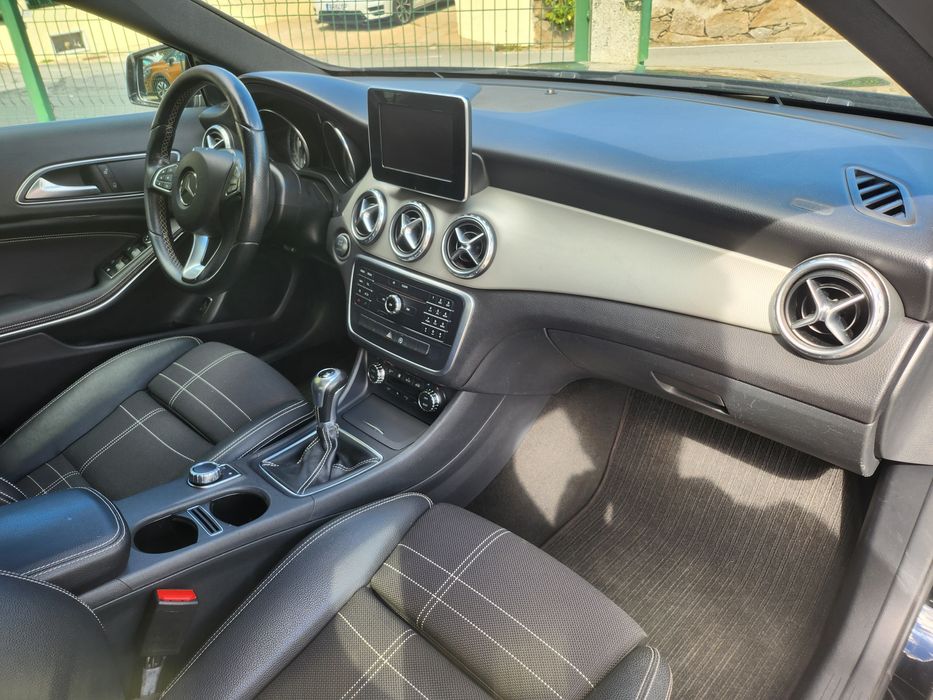 Mercedes-Benz GLA 180 (CDI) d Style C/ Teto Panoramico