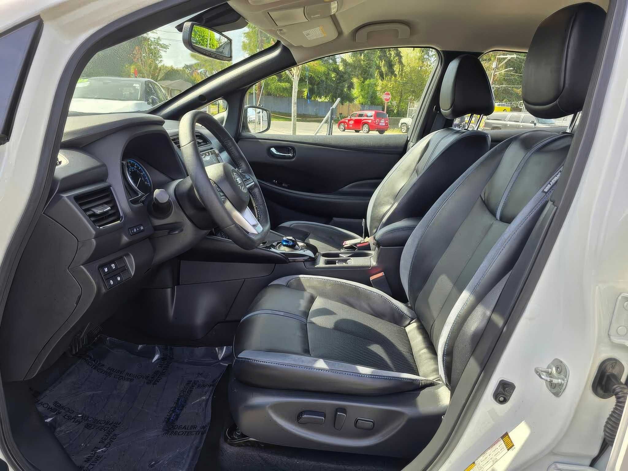 2022 Nissan LEAF SL Plus