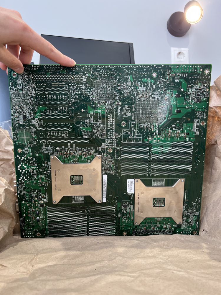 Материнська плата (серверна) + 2 intel xeon x5670 все робоче