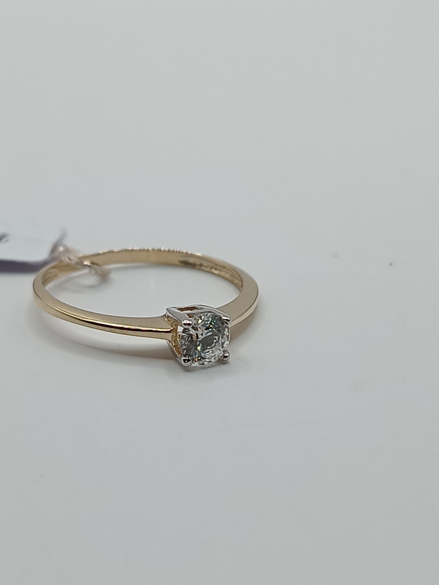 Śliczny delikatny złoty pierścionek zaręczynowy bicolor złoto pr 585