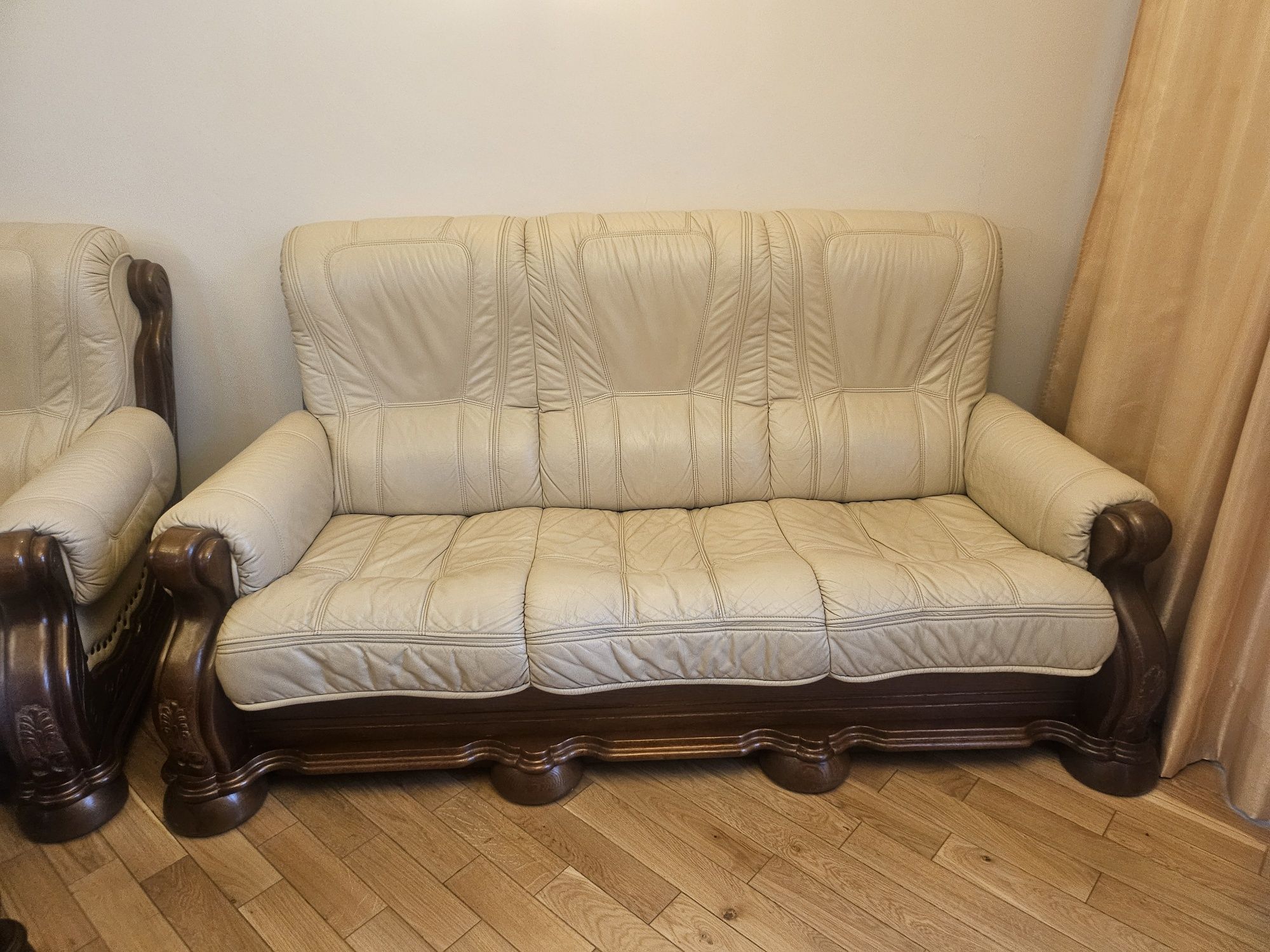 Sofa dwa fotele dwie pufa Kler skóra