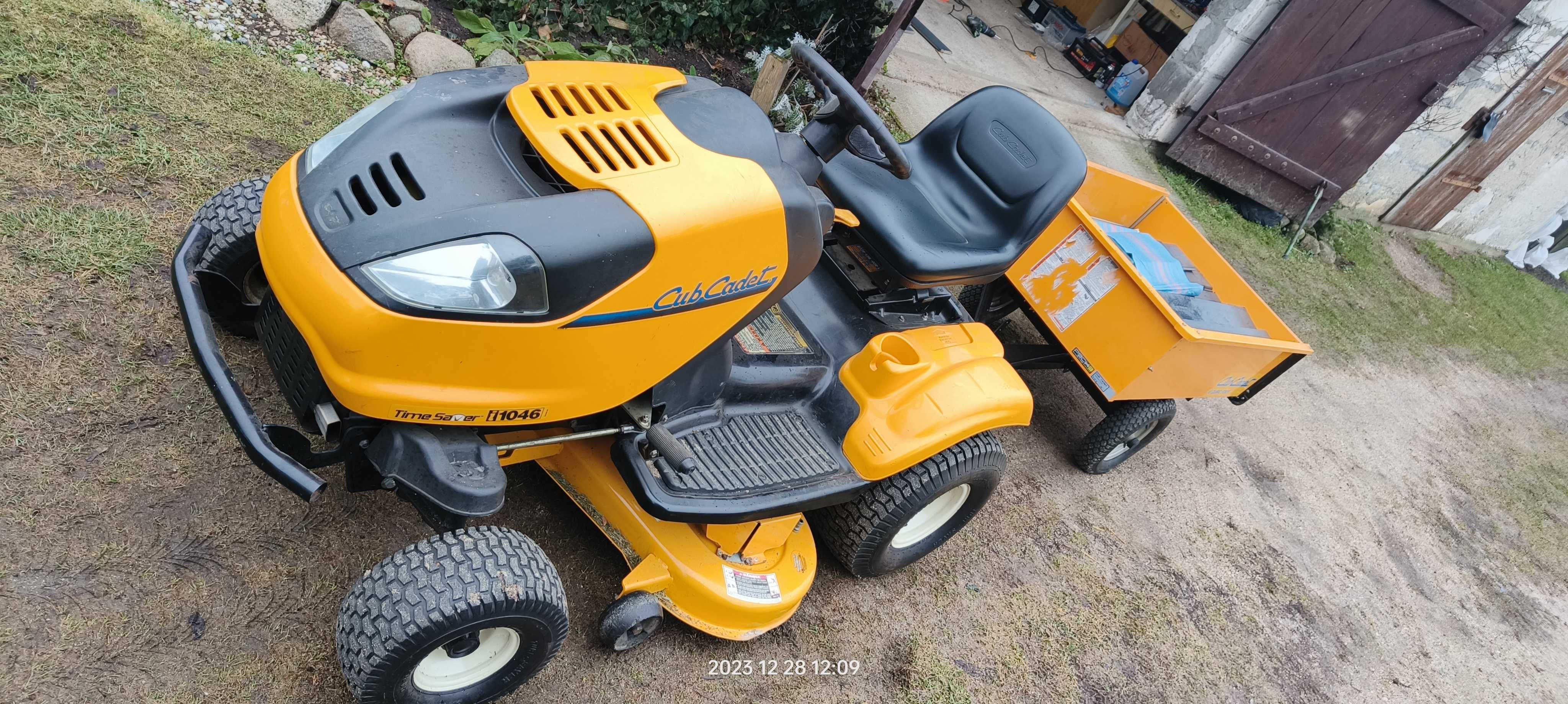 Kosiarka traktorek CubCadet i1046 + przyczepka