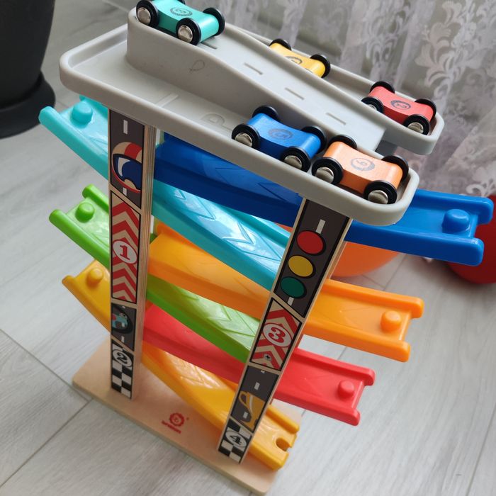 Горка з машинками