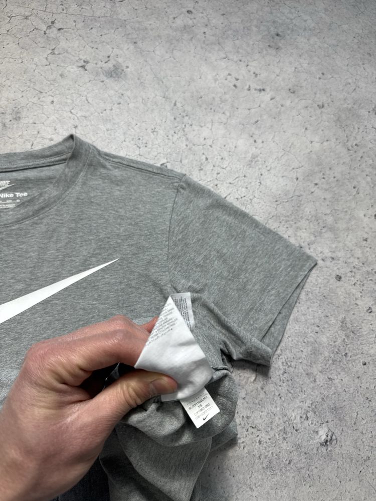 Мужская Футболка Nike Big Swoosh Оригинал Серая Идеал XS-S Drill