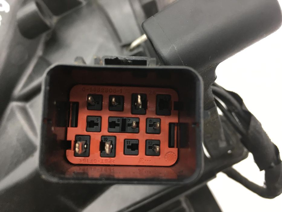 Фара передня права VOLVO XC60 2008-2013 31395469