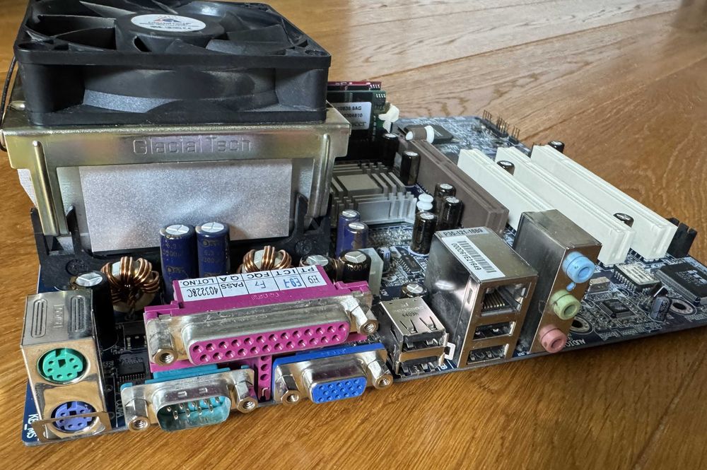 Płyta główna AGP GA-8VM533M-RZ (s478) + Cel. D 2,60 GHz + 512 MB