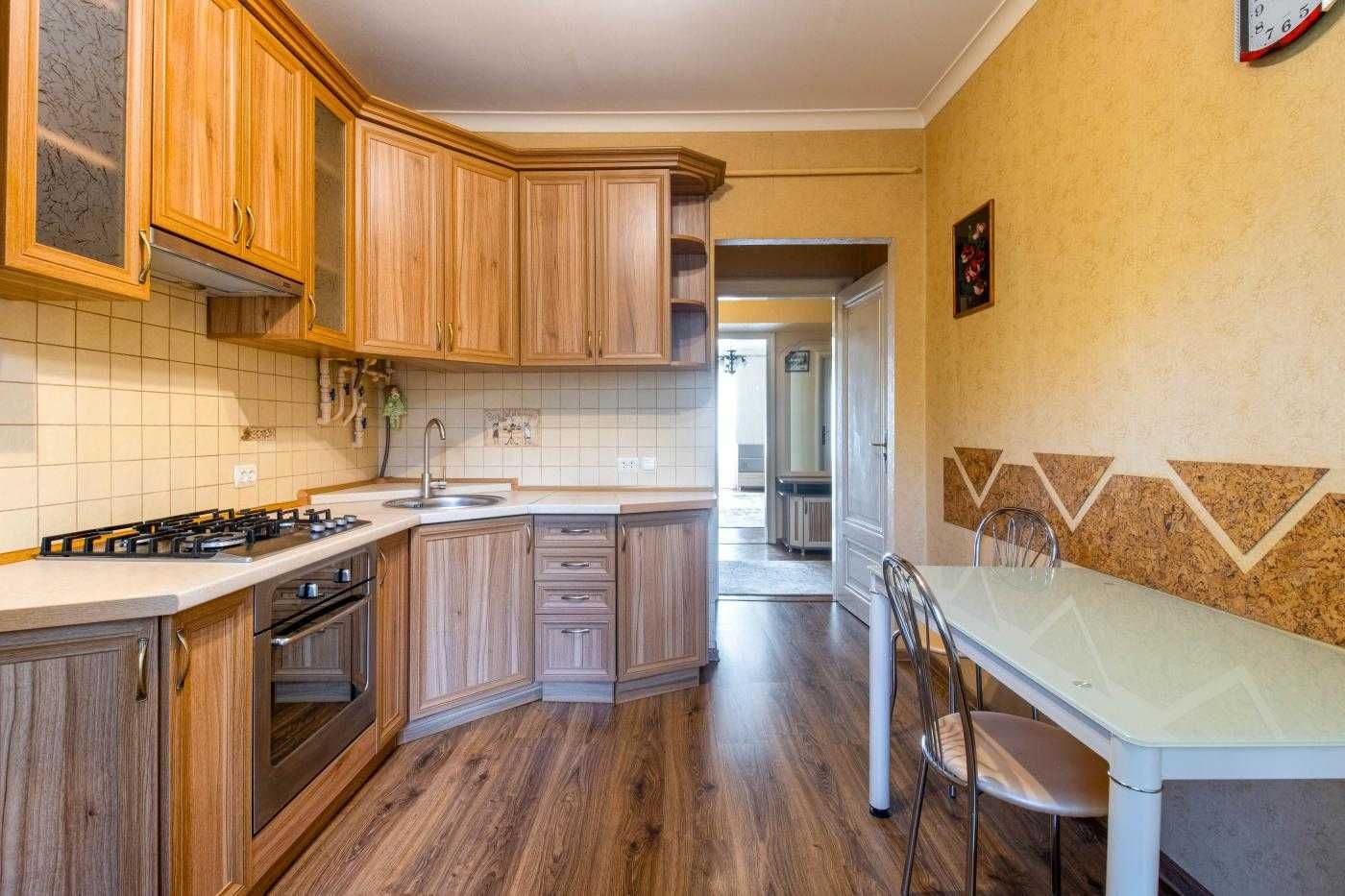 Продаж 2кім квартири з ремонтом в центральній частині по вул Київська