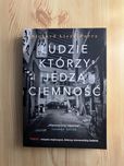 Ludzie którzy jedzą ciemność
