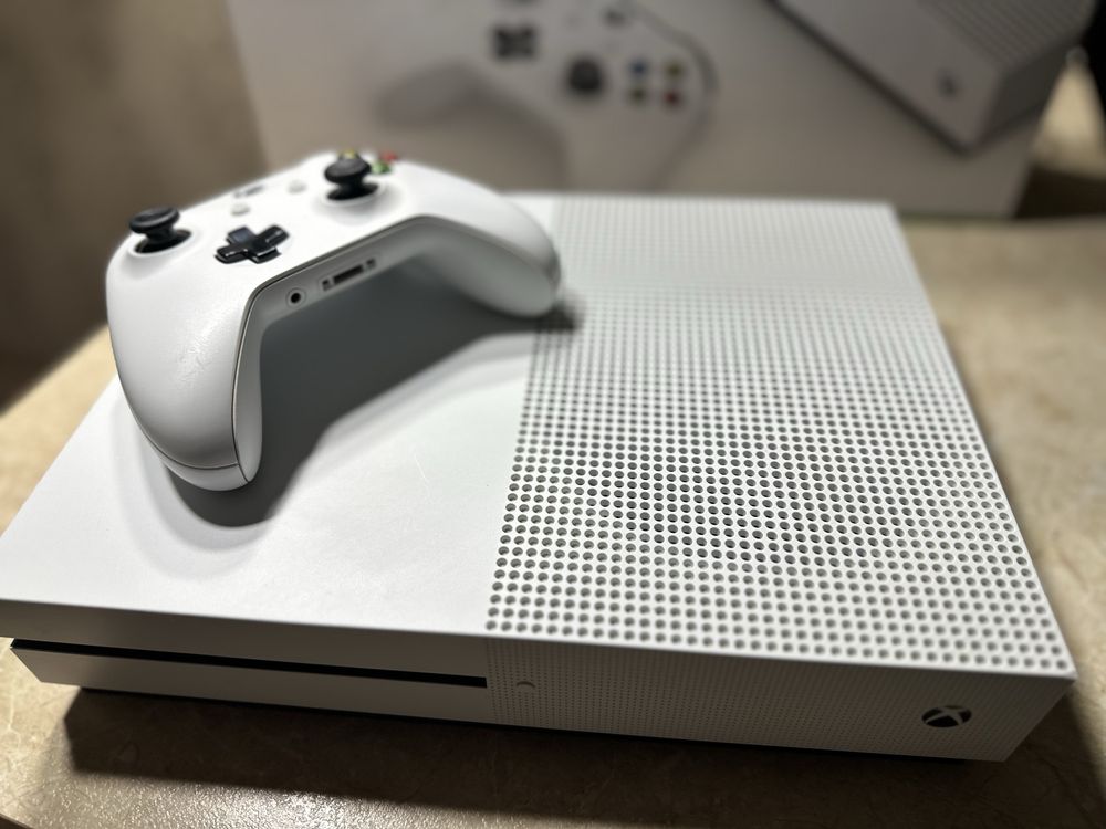 Продам Xbox ONE S 1 TВ