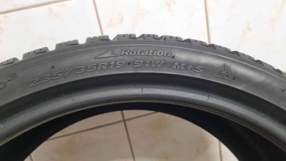2 opony zimowe 235/35 R19 91W XL Hankook Winter I'Cept evo3