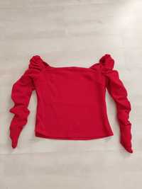 Elegancka czerwona bluzka z bufiastymi rękawami crop top
