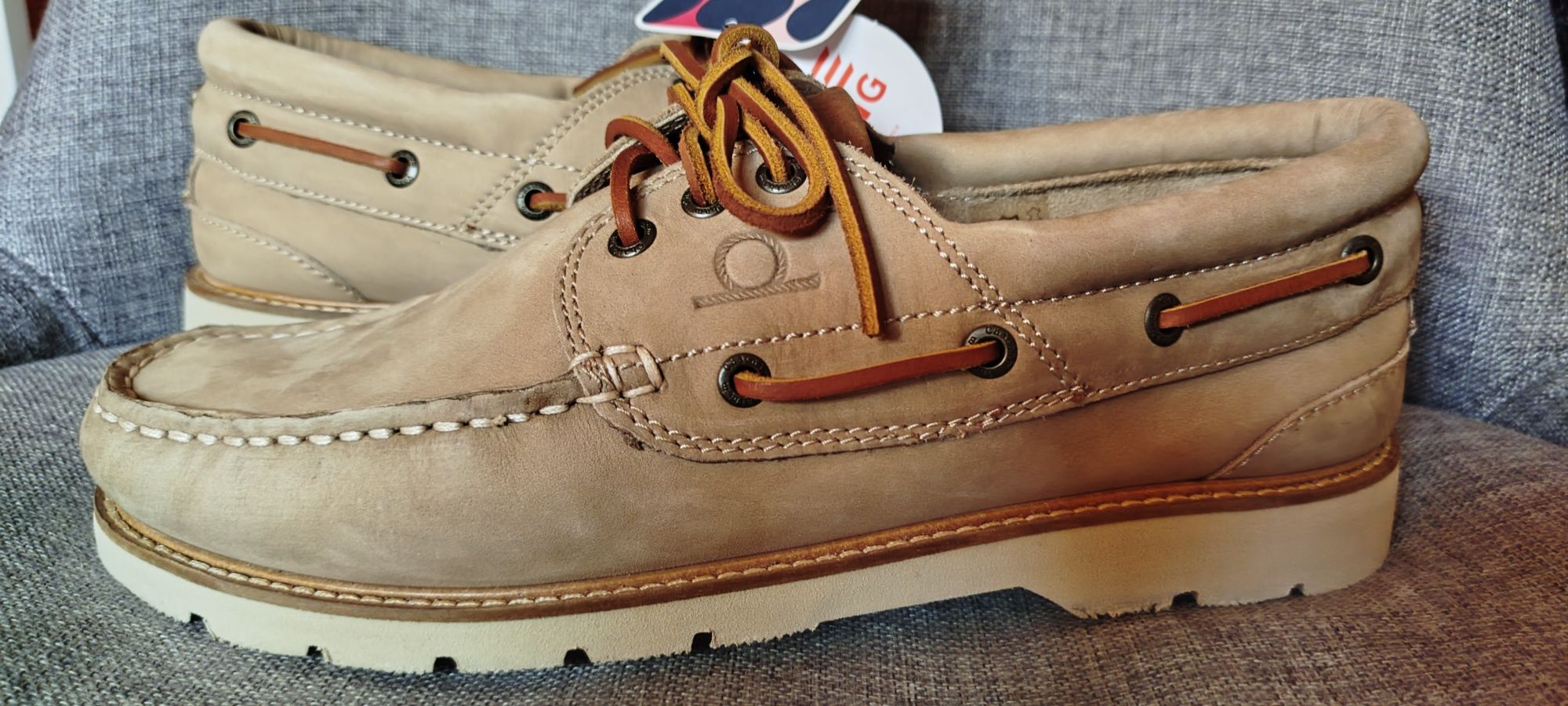 Skórzane buty mokasyny żeglarskie Chatham skóra nubukowa.