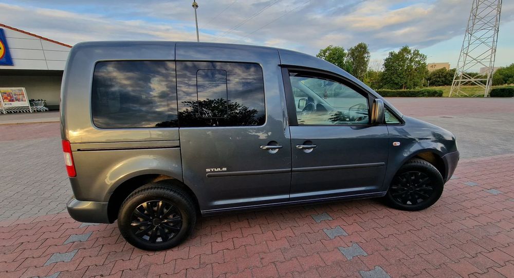 Volkswagen Caddy Automat, 7 osobowy, hak, użytkowany przez osobę niepalącą