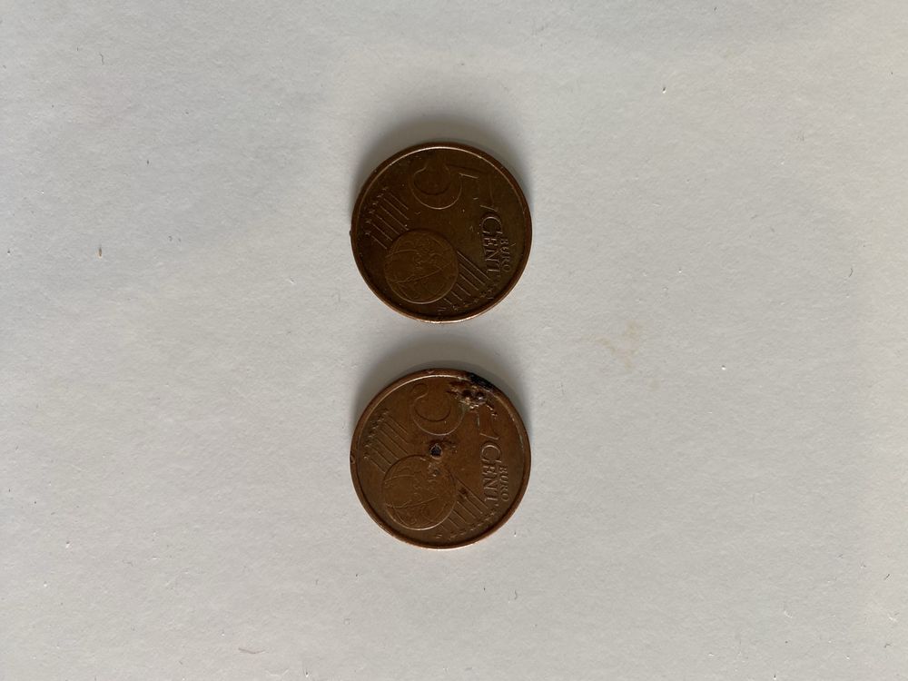 Conjunto de 2 moedas de 0,05€ com defeito - excesso de material