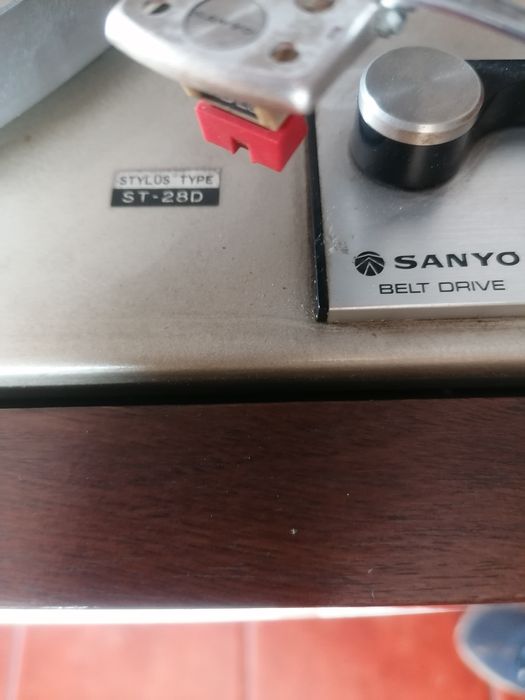 Gira Discos Sanyo TP 625