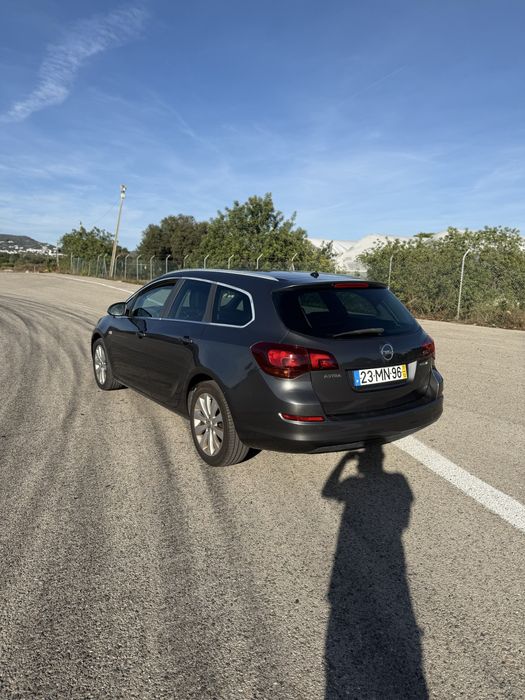 Opel Astra J 2011