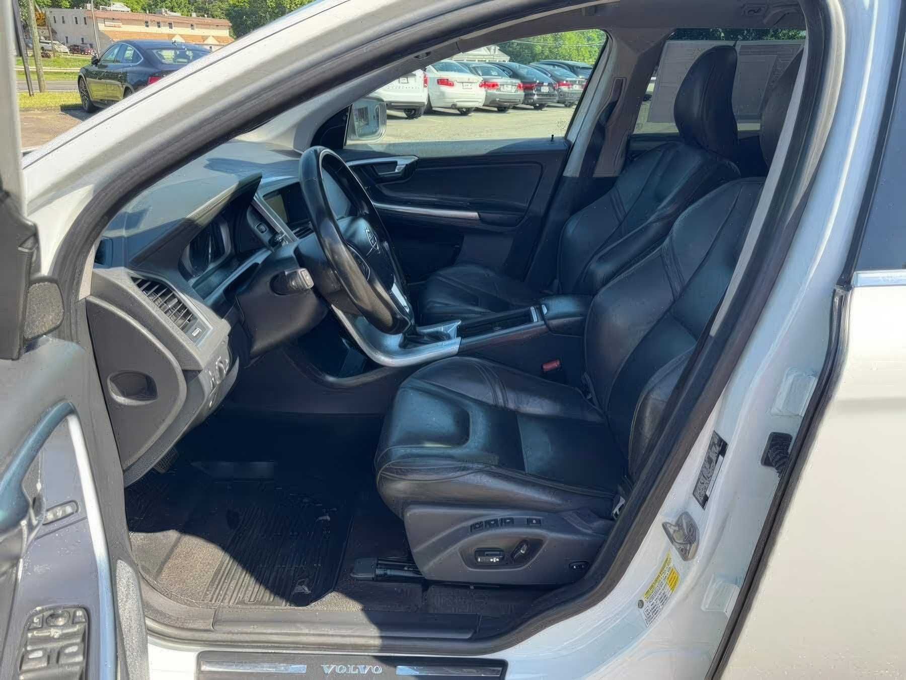 2017 Volvo XC60 T5 Dynamic