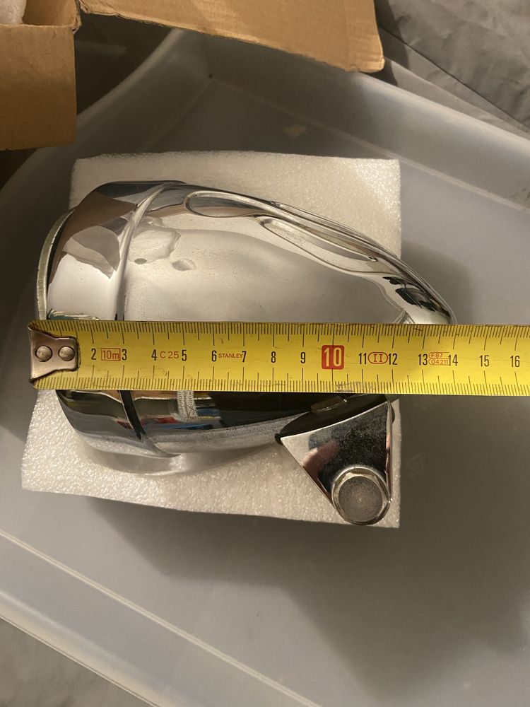 Farol metálico para Harley ou chopper marca ADJURE