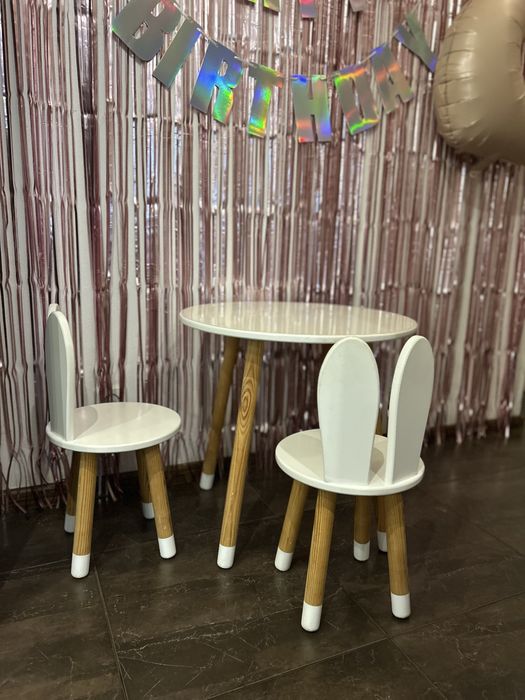 Дитячий стіл зі стільцями