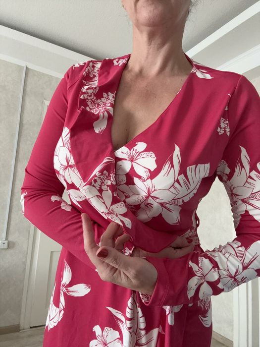 Платье с декольте 50 размер