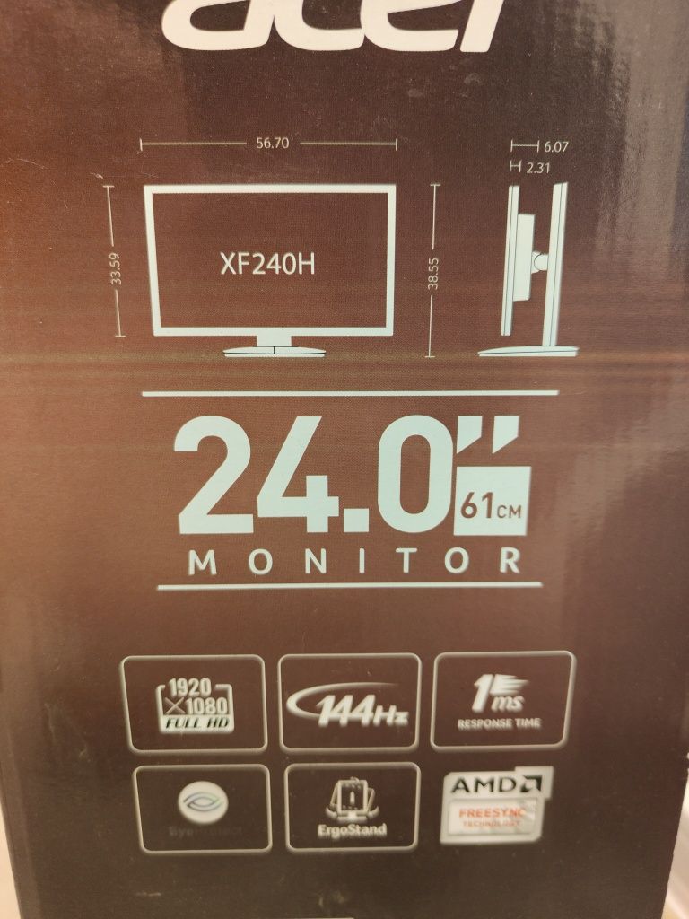 Komputer wraz z monitorem